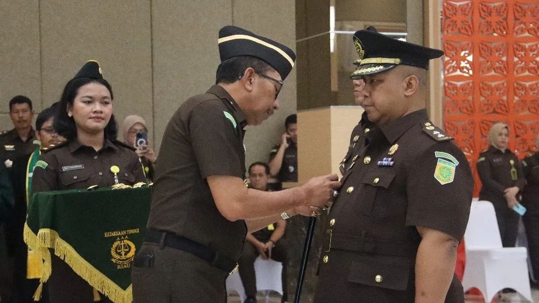 Kajati Riau Lantik 5 Kajari Baru dan 6 Pejabat Eselon III di Lingkungan Kejati