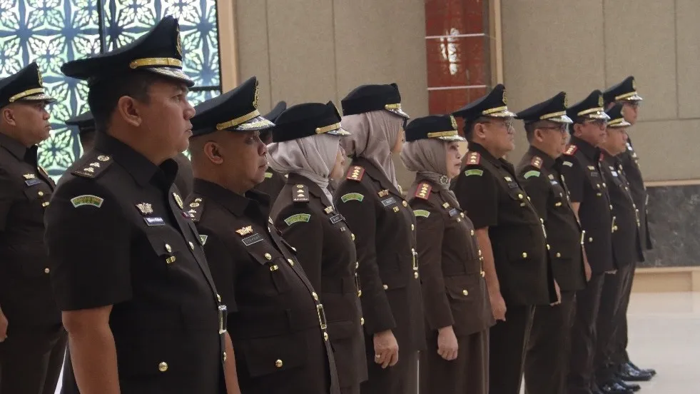 Kajati Riau Lantik 5 Kajari Baru dan 6 Pejabat Eselon III di Lingkungan Kejati