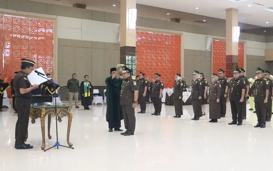 Kajati Riau, Akmal Abbas, S.H, M.H melantik 11 pejabat eselon III di lingkungan Kejati Riau