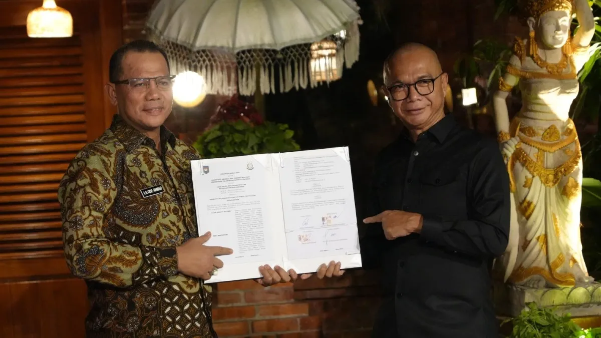 JAM-Intel Kejagung memperlihatkan MoU pelaksanaan Jaga Desa sebagai upaya pembinaan dan pengawasan penggunaan Dana Desa, sekaligus pemberdayaan masyarakat desa
