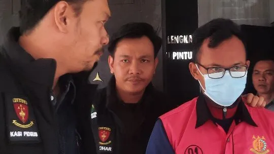 Kejari Majalengka Tahan Sekdes Diduga Selewengkan Dana Desa Rp531 Juta untuk Judol dan Game Online