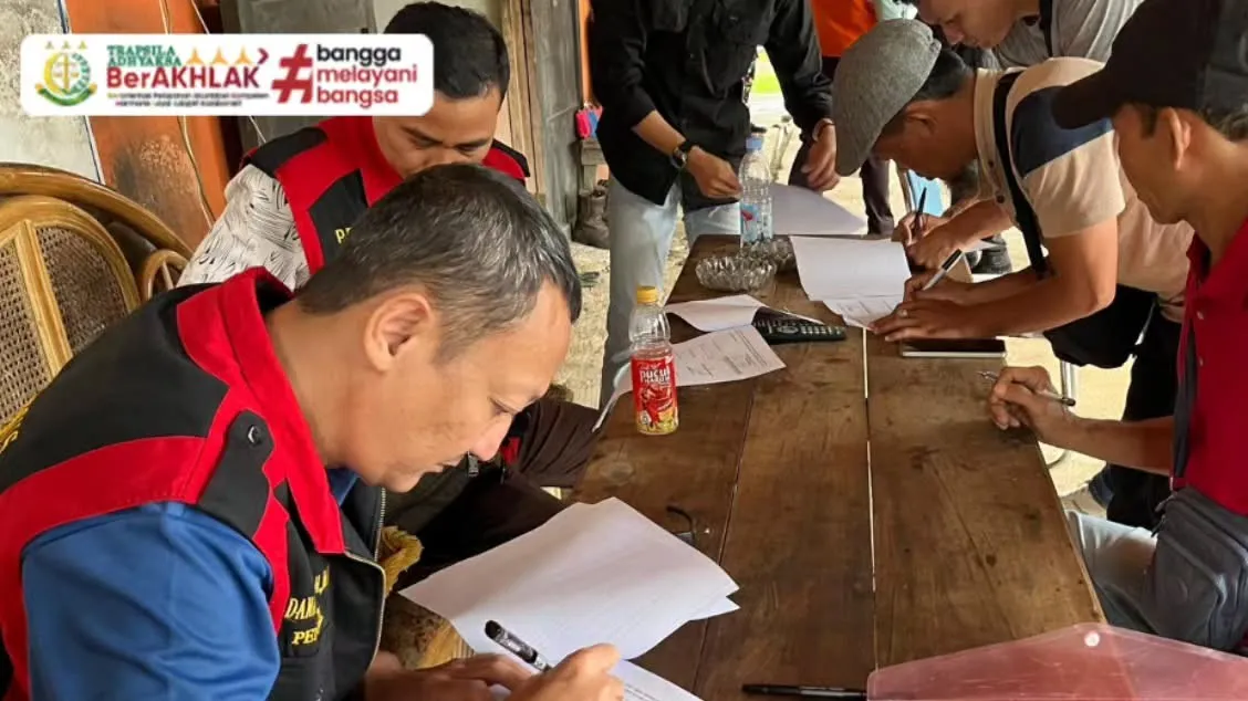 “Perhitungan tersebut termasuk mengganti kerusakan pohon dan lingkungan hidup yang disebabkan oleh tindakan perusahaan yang melawan hukum dan menyalahgunakan kewenangan,”