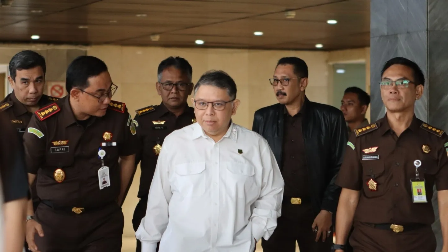 Plt JAM Pembinaan Dr R Narendra Jatna saat mengikuti Raker dengan Komisi III DPR RI pada Senin, 7 Juli 2025