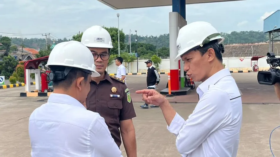 Plt Kepala Pusat Manajemen, Penelusuran, dan Perampasan Aset BPA Kejaksan RI, Emilwan Ridwan memimpin verifikasi aset sitaan PT Orbit Terminal Merak pada Senin, 7 Juli 2025