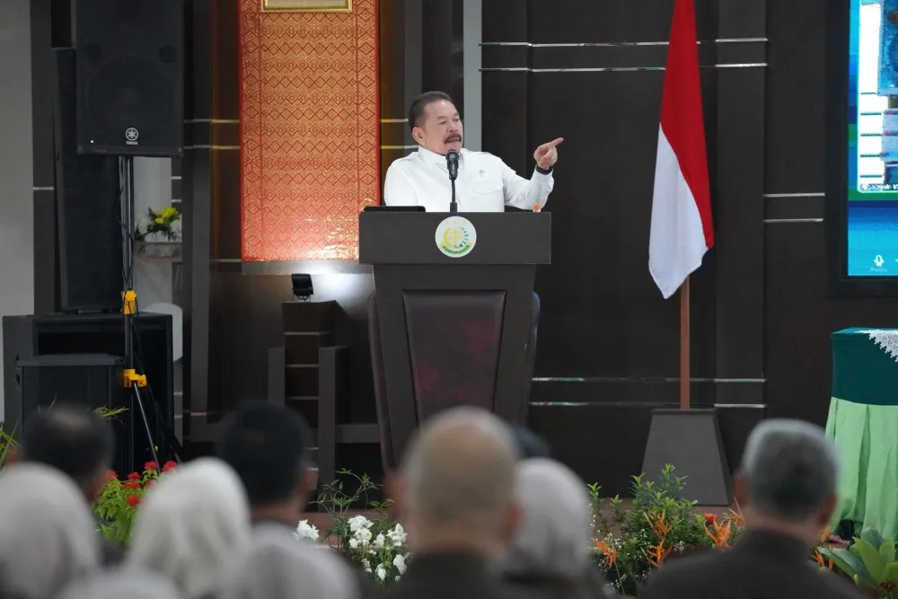 Jaksa Agung ST Burhanuddin melakukan kunjungan kerja ke Kejaksaan se-wilayah hukum Kalbar pada 7-8 Juli 2025