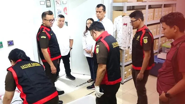 Tim Jaksa Penyidik Kejati Sumut menggeledah kantor PT Pelindo Belawan