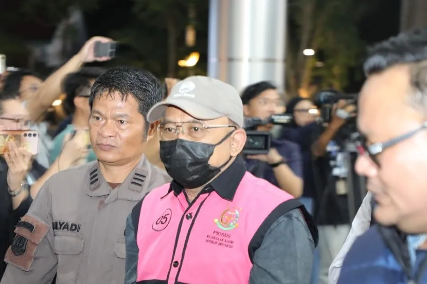 Tersangka HB saat ditahan penyidik JAM PIDSUS