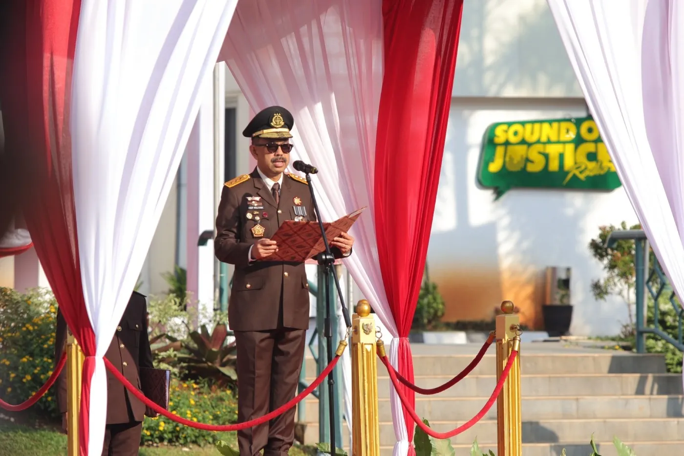Wakil Jaksa Agung, Asep N Mulyana memimpin upacara peringatan HUT ke-80 Kemerdekaan RI di Kantor Kejagung, Jakarta