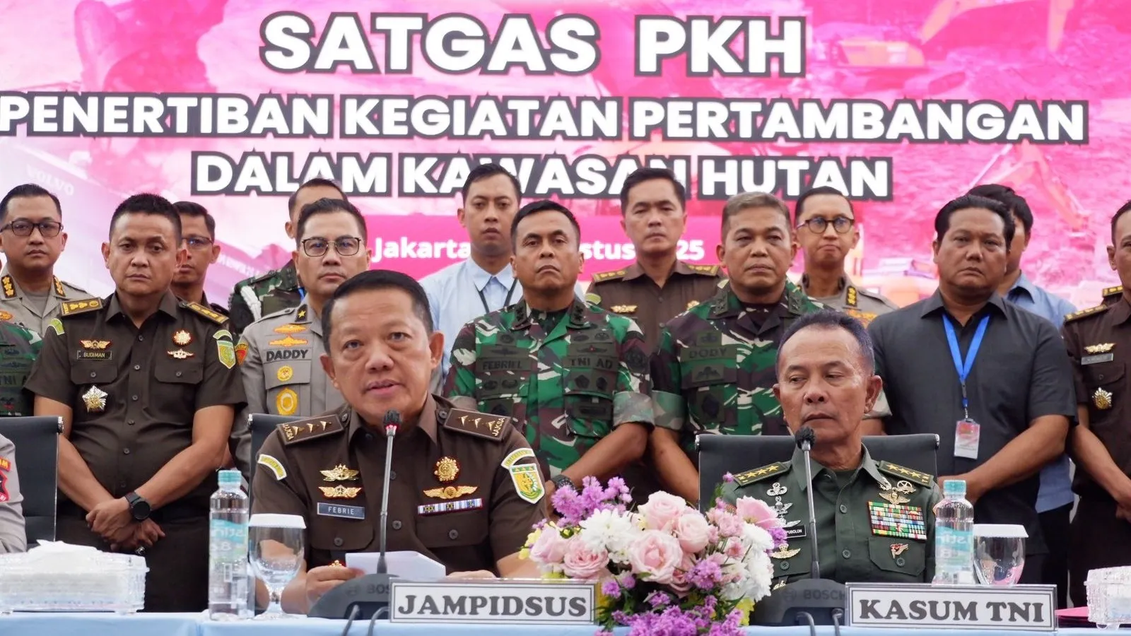 Satgas PKH melaporkan perkembangan penanganan penguasaan kembali kawasan hutan dan lahan yang dimanfaatkan dan dikuasai secara ilegal