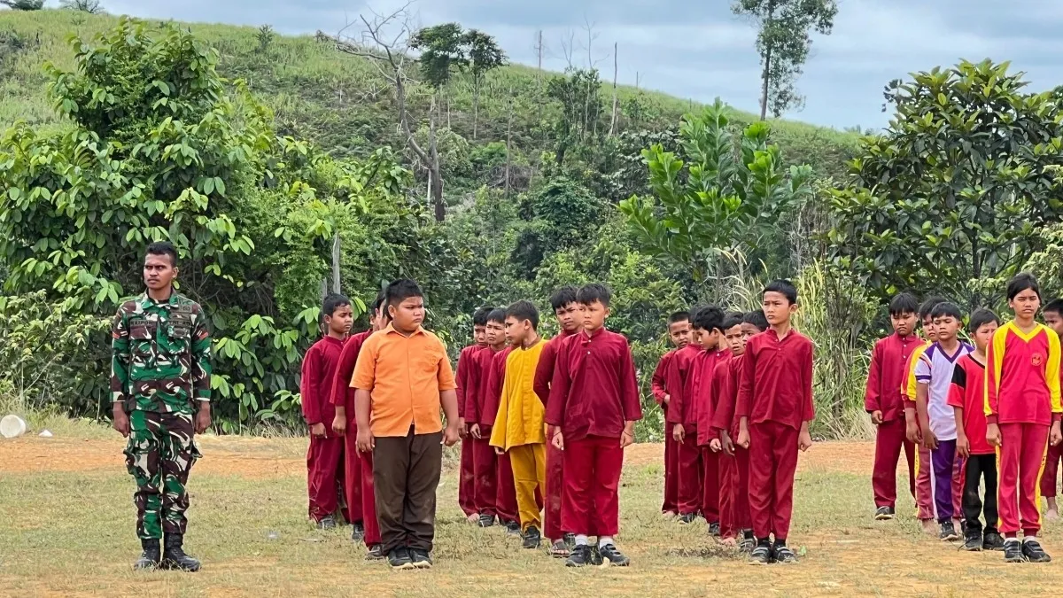 Satgas PKH beri pendidikan baris berbaris di kawasan TNTN Riau