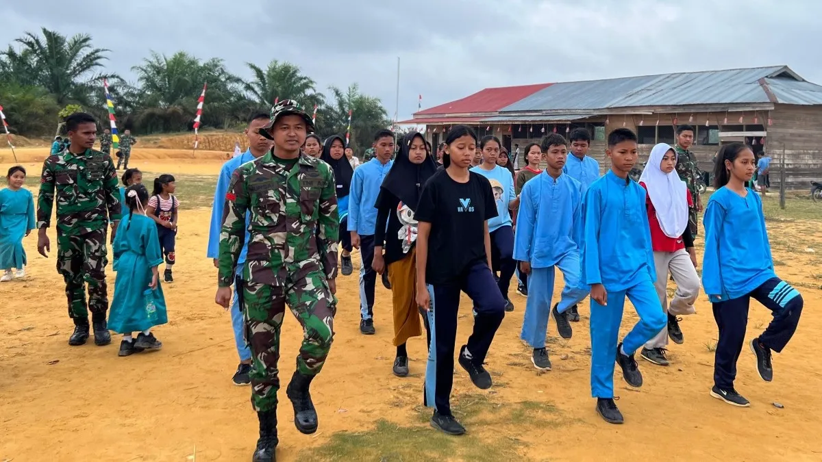 Satgas PKH beri pendidikan baris berbaris di kawasan TNTN Riau
