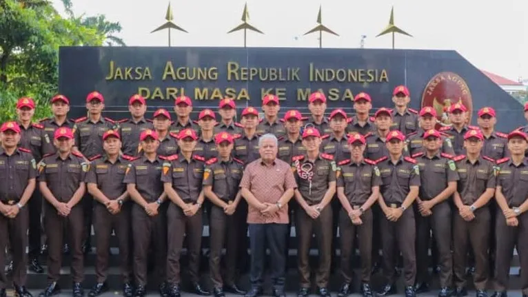 Kajati Sumut Dr Harli Siregar, S.H, M.Hum bersama para peserta PPPJ