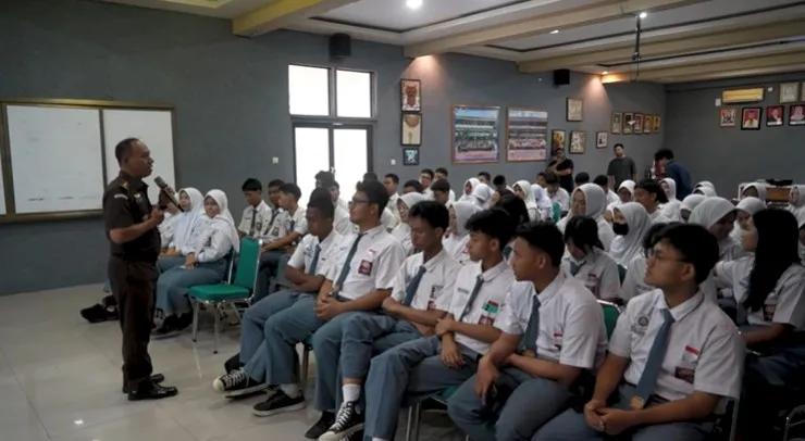 Kolaborasi  Puspenkum Kejagung dan JAKI Ajak Pelajar SMA di Jaktim Bijak Bermedia Sosial
