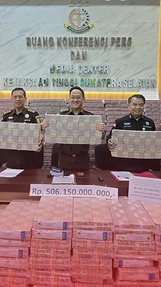 Diangkut 5 Mobil Boks, Kejati Sumsel Sita Uang Rp506 Miliar dalam Perkara Kredit PT BSS dan PT SAL
