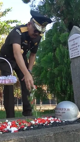 Video Upacara Ziarah dan Tabur Bunga Jajaran Insan Kejaksaan Jelang HUT ke-80