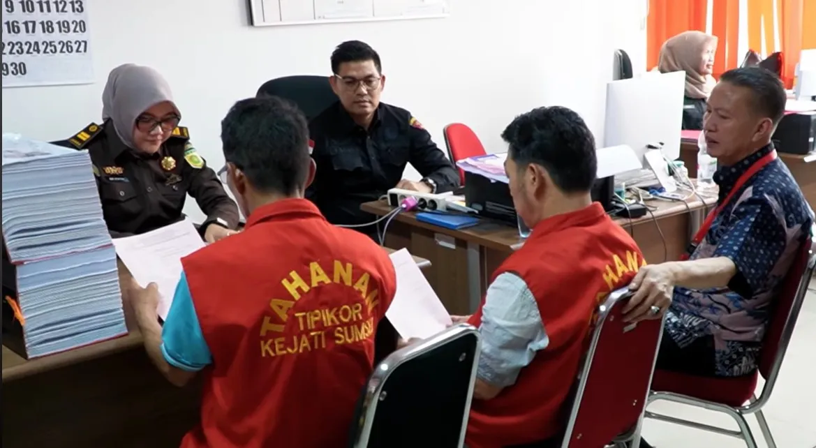 Kejati Sumsel Laksanakan Tahap II Perkara Dugaan Korupsi dalam OTT Pemerasan di Kantor Camat Pagar Gunung
