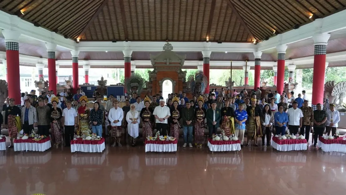 Jaksa Agung ST Burhanuddin bersama delegasi kejaksaan negara anggota ASEAN menggelar cultural visit  ke Istana Kepresidenan Tampaksiring