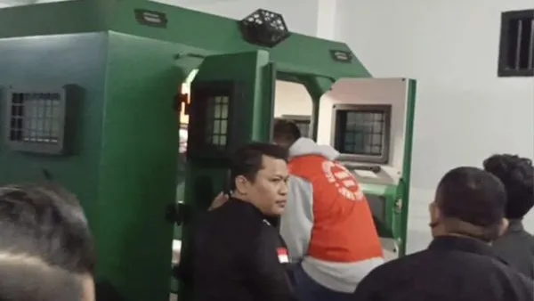 Kejagung Serahkan 3 Tersangka Perkara Korupsi Kredit PT Sritex ke JPU Kejari Surakarta