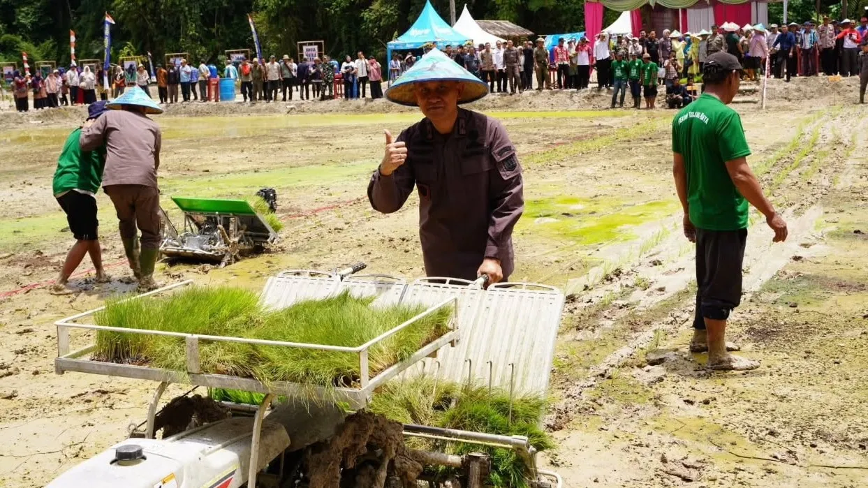 Kajati Lampung menghadiri acara pembukaan lahan sawah di Lampung Barat