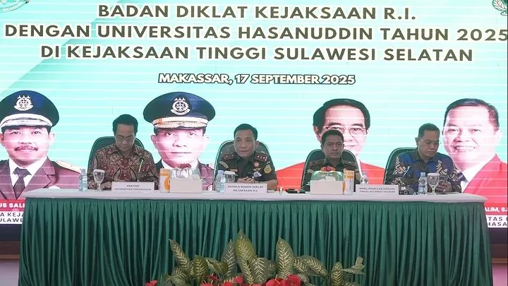 Kepala Badan Diklat Kejaksaan RI, Dr. Leonard Eben Ezer Simanjuntak, S.H., M.H. menghadiri penandatangan kerja sama Kejati Sulsel dan Universitas Hasanuddin
