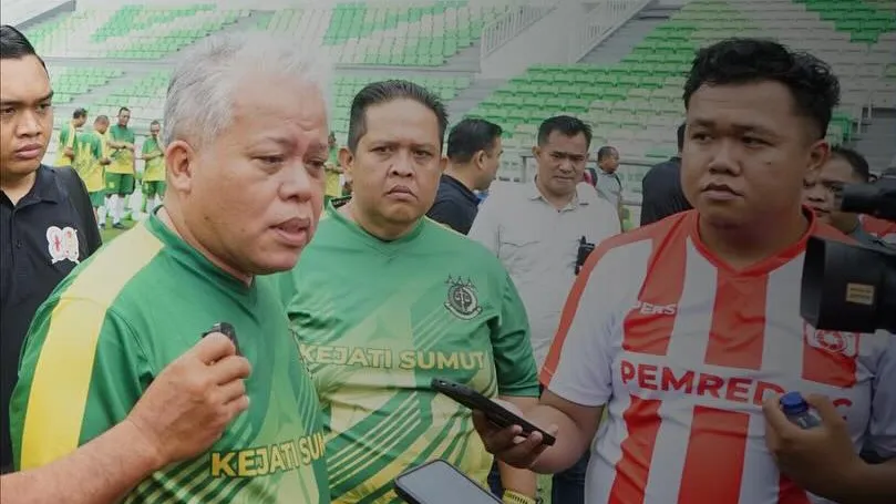 Kejati Sumut menggelar pertandingan sepakbola persahabatan melawan tim media