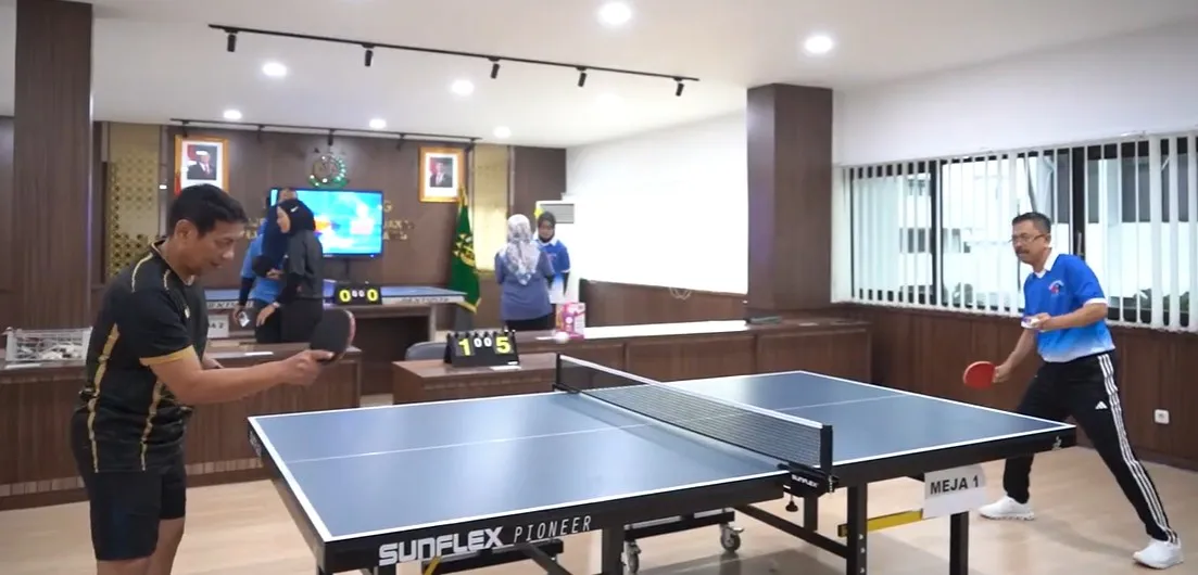 Kejagung Gelar Pertandingan Persahabatan Tenis Meja dengan Kemendes PDTT