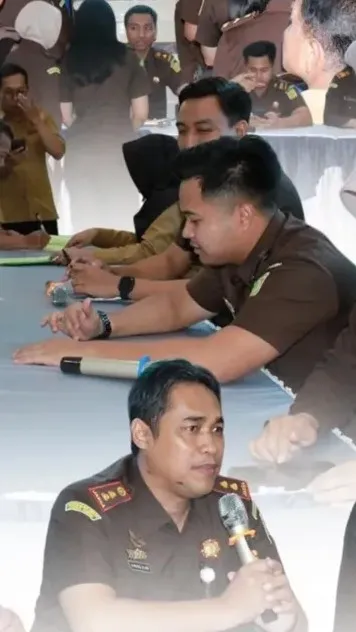 Cegah Praktik Judol, Tim Intelijen Kejari Kab Probolinggo Cek Ponsel Seluruh Pegawai