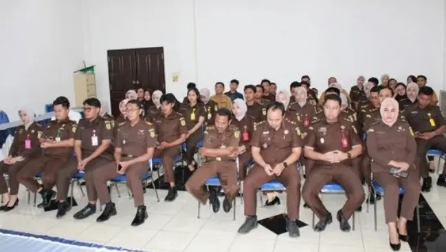 Cegah Praktik Judol, Tim Intelijen Kejari Kab Probolinggo Cek Ponsel Seluruh Pegawai