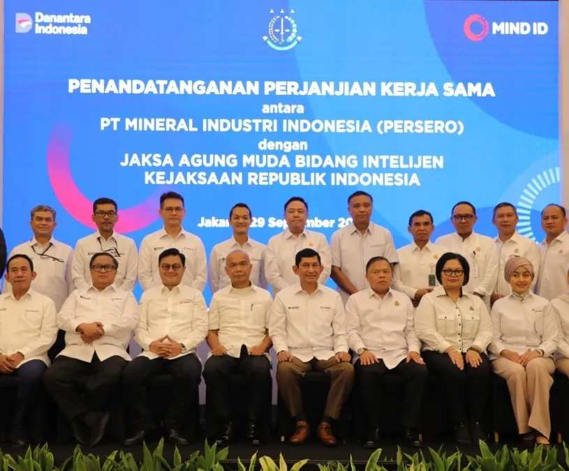 JAM-Intel Reda Manthovani dan Dirut MIND ID Maroef Sjamsoeddin menandatangani PKS Pengamanan Pembangunan Strategis di Sektor Pertambangan