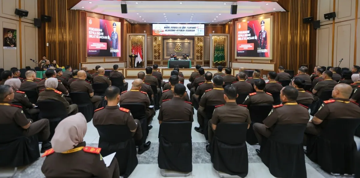 Kabadiklat Kejaksaan RI memberikan pengarahan dalam Pelatihan Kepemimpinan Administrasi (PKA)