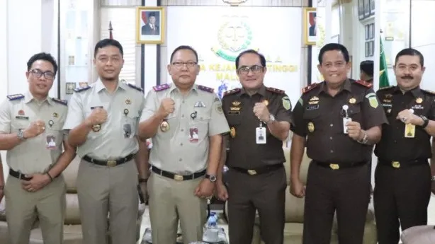 Kajati Maluku Terima Penghargaan dari Menteri ATR/BPN RI Atas Keberhasilan Tuntaskan Masalah Pertanahan