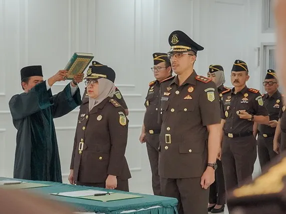 Kajati Sumbar Lantik Asdatun dan Kajari Tanah Datar