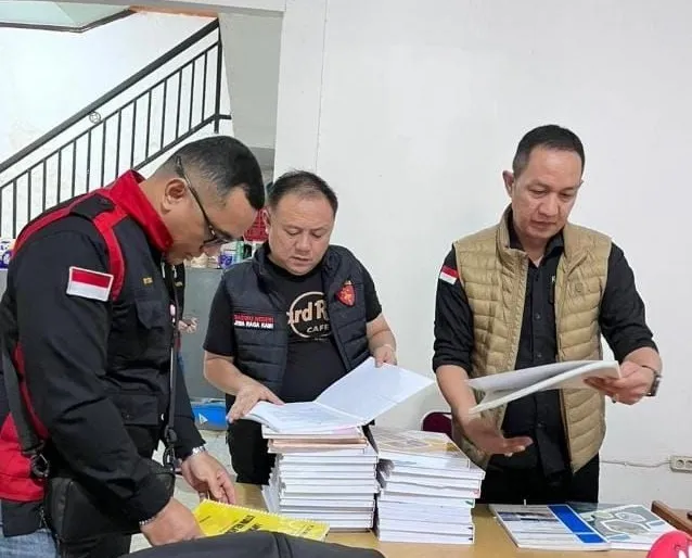 Penyidik Kejati Kalbar geledah kantor PT DSM terkait penyidikan perkara dugaan korupsi tata niaga bauksit