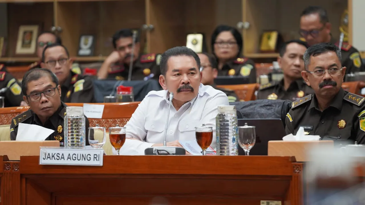 Jaksa Agung RI, ST Burhanuddin memaparkan capaian kinerja 2025 dan rencana kerja Kejaksaan RI tahun 2026 dalam Raker Komisi III DPR RI