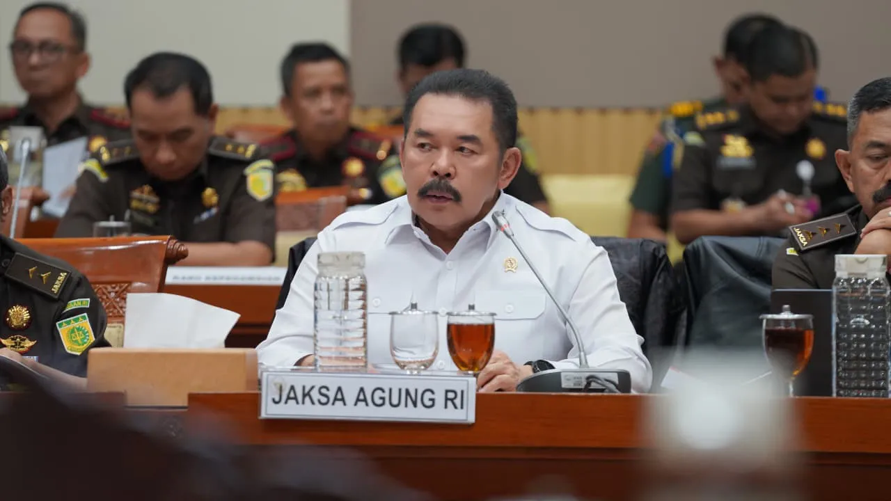 Jaksa Agung RI, ST Burhanuddin memaparkan capaian kinerja 2025 dan rencana kerja Kejaksaan RI tahun 2026 dalam Raker Komisi III DPR RI