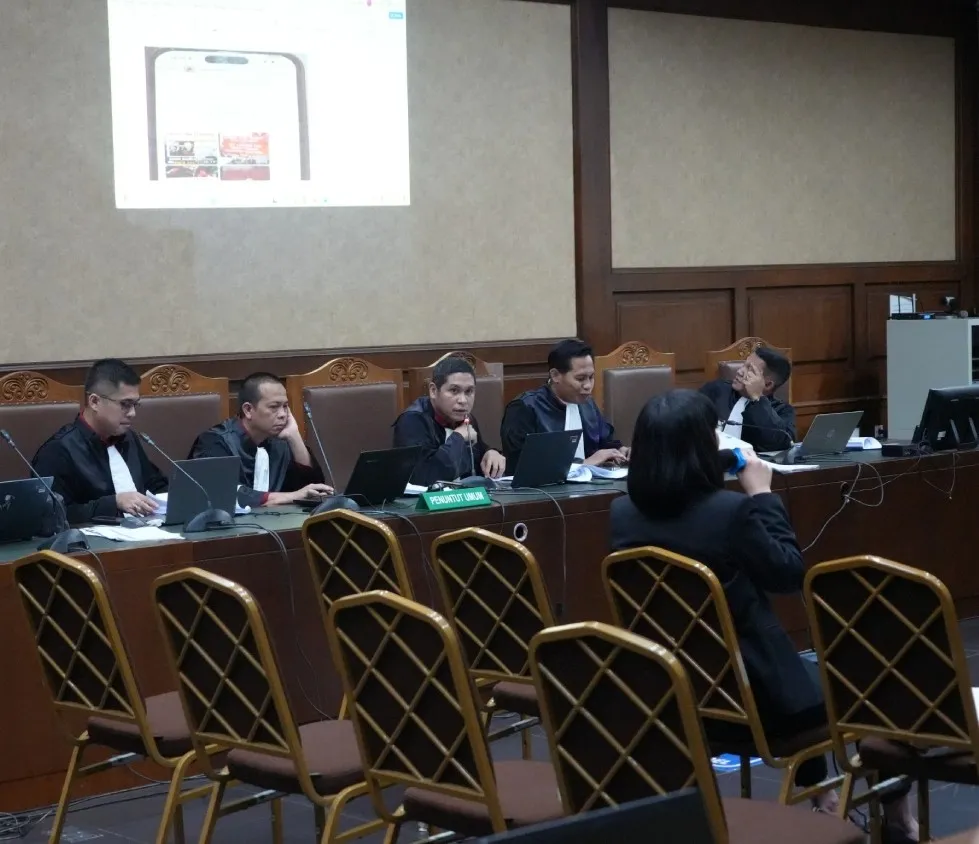 JPU Tunjukkan Bukti Kerja Sama Pembuatan Konten Negatif antara Marcella Santoso dan Terdakwa dalam Sidang Perkara Perintangan Perkara