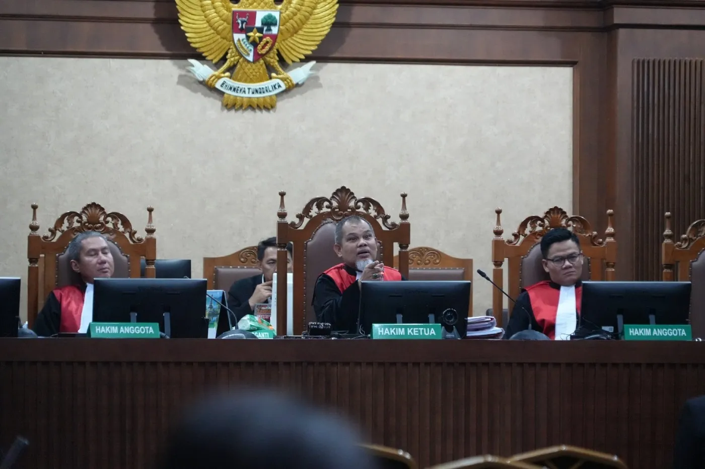 JPU Tunjukkan Bukti Kerja Sama Pembuatan Konten Negatif antara Marcella Santoso dan Terdakwa dalam Sidang Perkara Perintangan Perkara