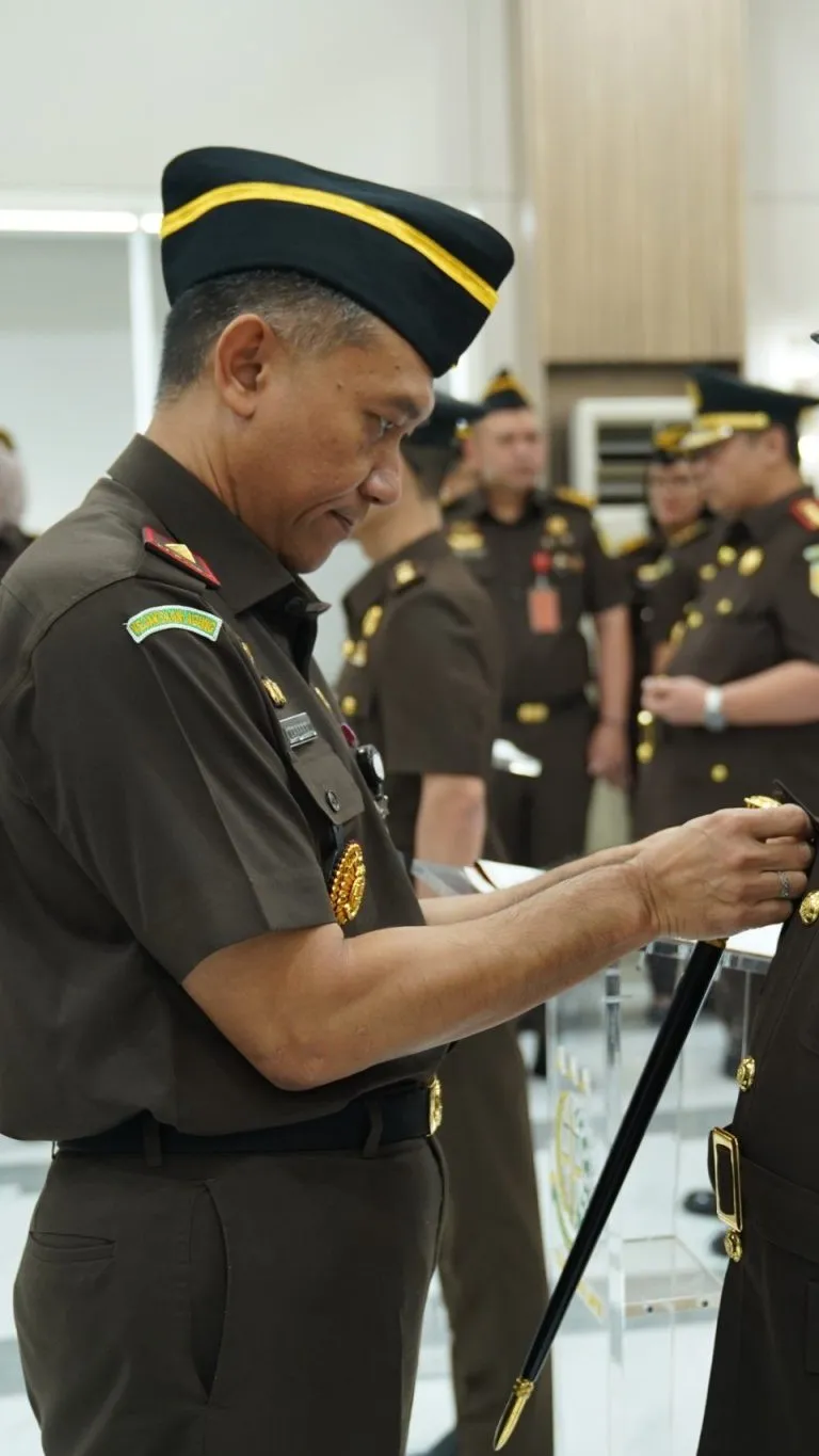 Kejati Lampung dan Kejati Jatim Lantik Para Pejabat Eselon III