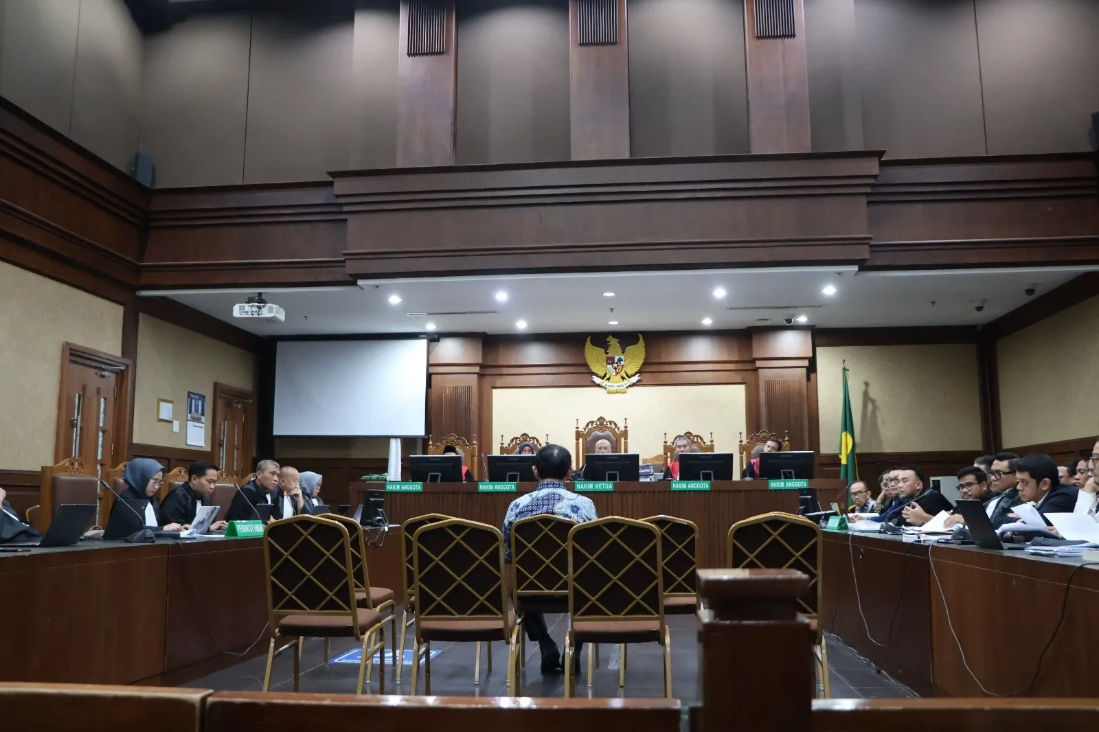 Basuki Tjahaja Purnama atau Ahok menjadi saksi dari perkara korupsi tata niaga minyak mentah dan produk turunannya di PT Pertamina