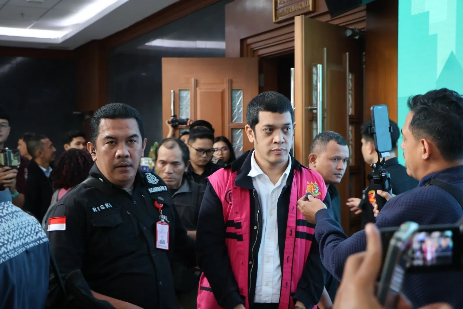 Ungkap Fasilitas Golf untuk Direksi