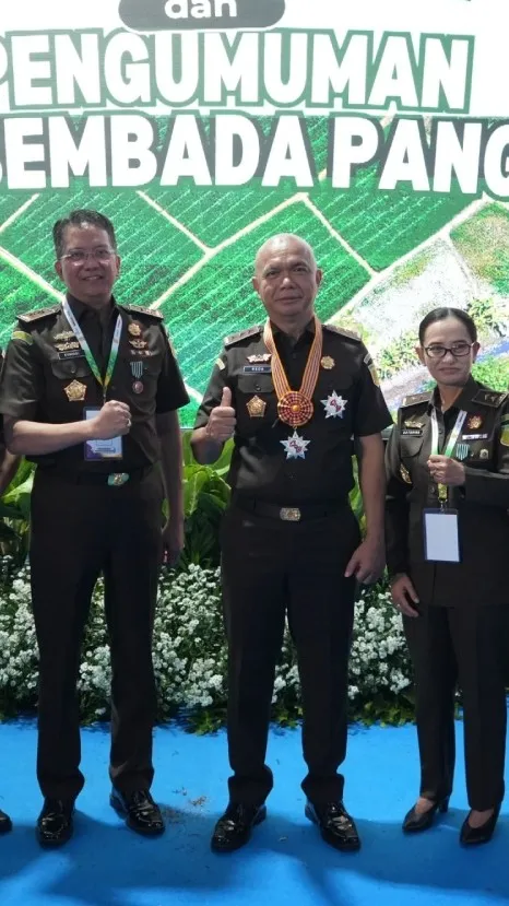 Kawal Asta Cita, 8 Pimpinan Kejaksaan Terima Tanda Kehormatan dari Presiden RI