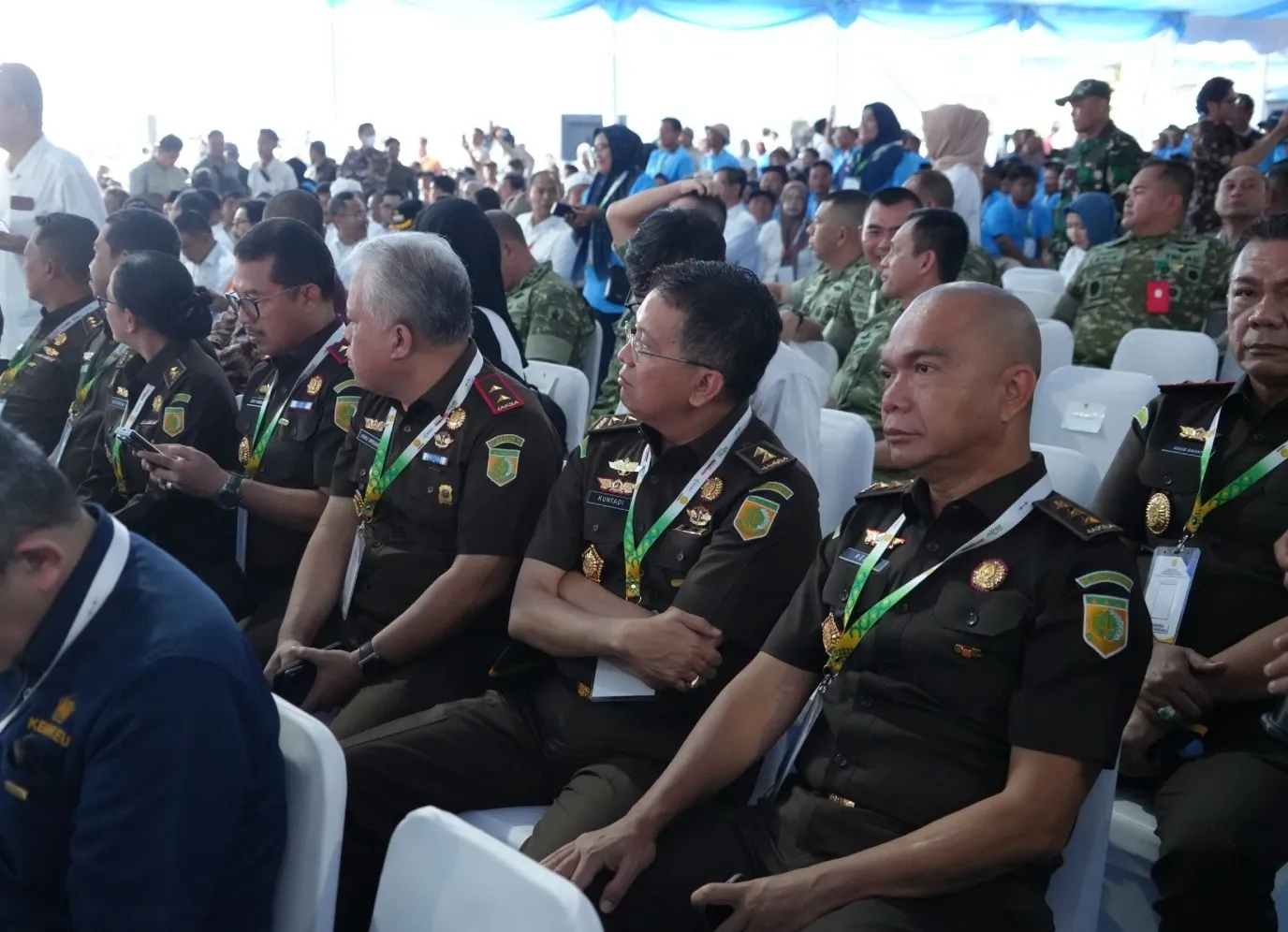 Para Pejabat Kejagung dan Kajati menerima penghargaan tanda kehormatan dari Presiden RI