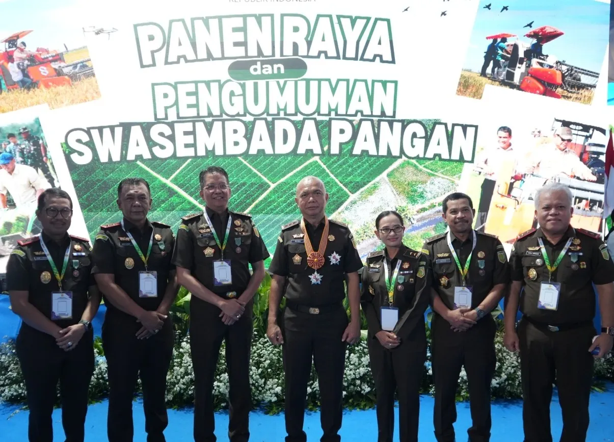 Kawal Asta Cita, 8 Pimpinan Kejaksaan Terima Tanda Kehormatan dari Presiden RI