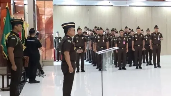 Kajati Jatim Agus Sahat ST, S.H., M.H. lantik 7 pejabat eselon III