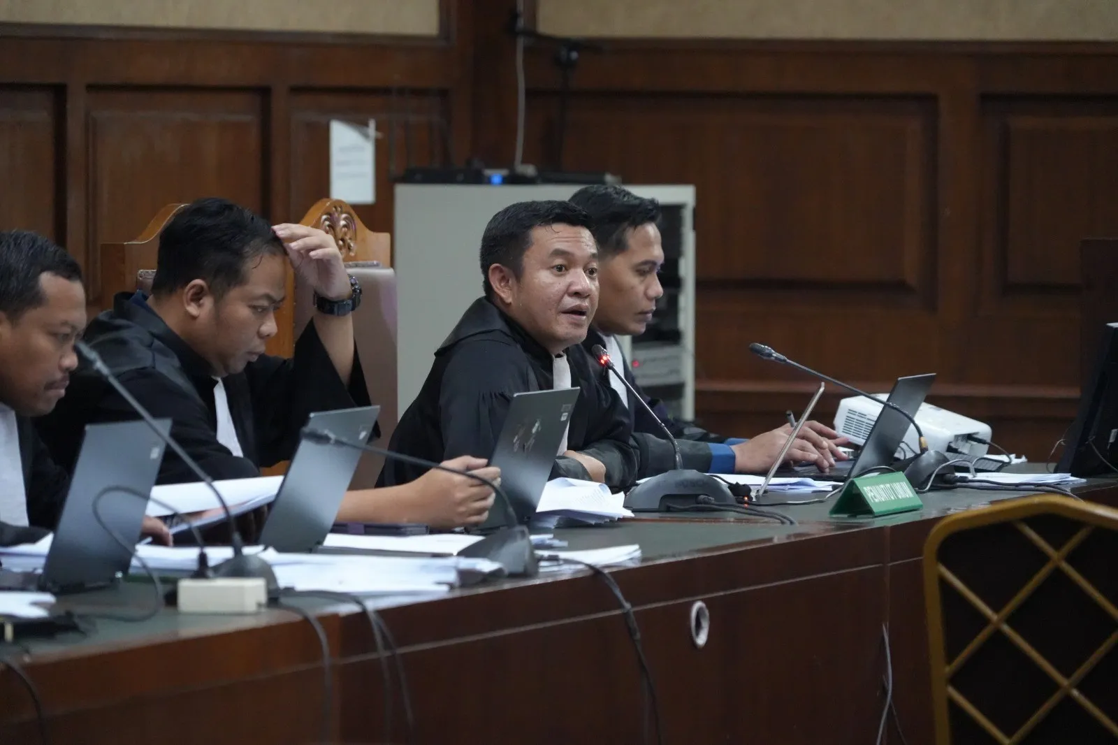 Aliran Dana Ratusan Juta Rupiah