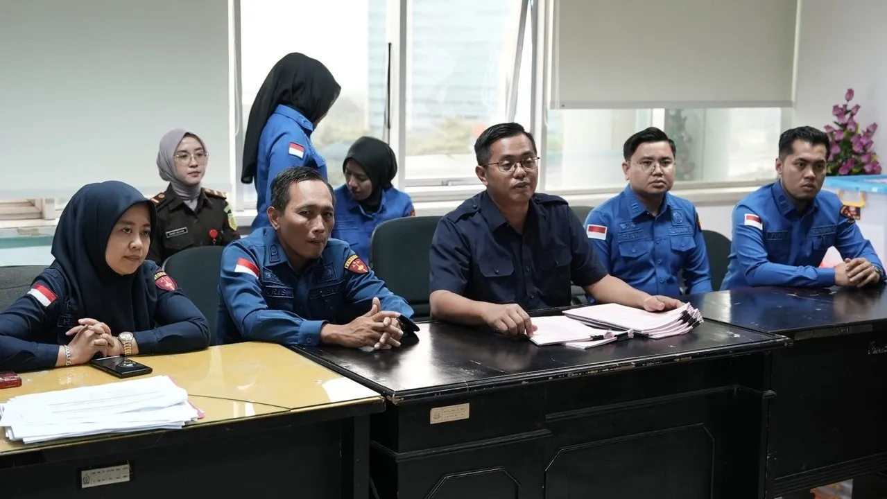 Penyidik Kejati Sumsel Serahkan Tersangka dan Barang Bukti Perkara Korupsi KUR Mikro di Semendo ke JPU Kejari Muara Enim