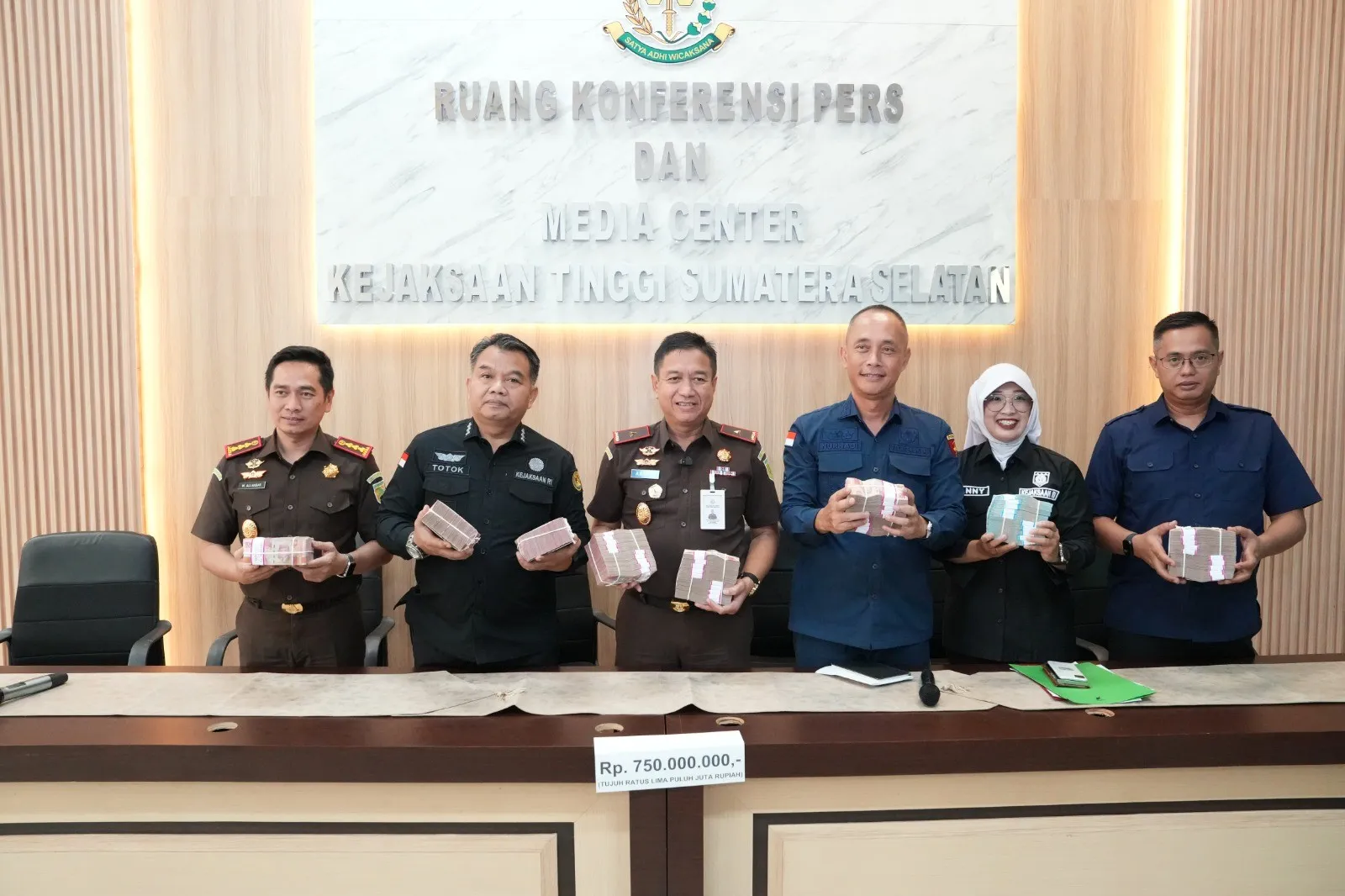 Kejati Sumsel Terima Pengembalian Kerugian Keuangan Negara Rp750 Juta dalam Perkara Korupsi Pasar Cinde