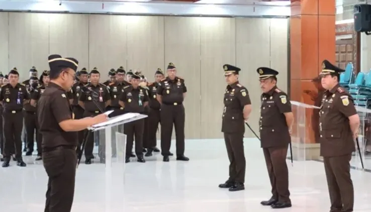 Kejati Jatim melantik 5 pejabat eselon III