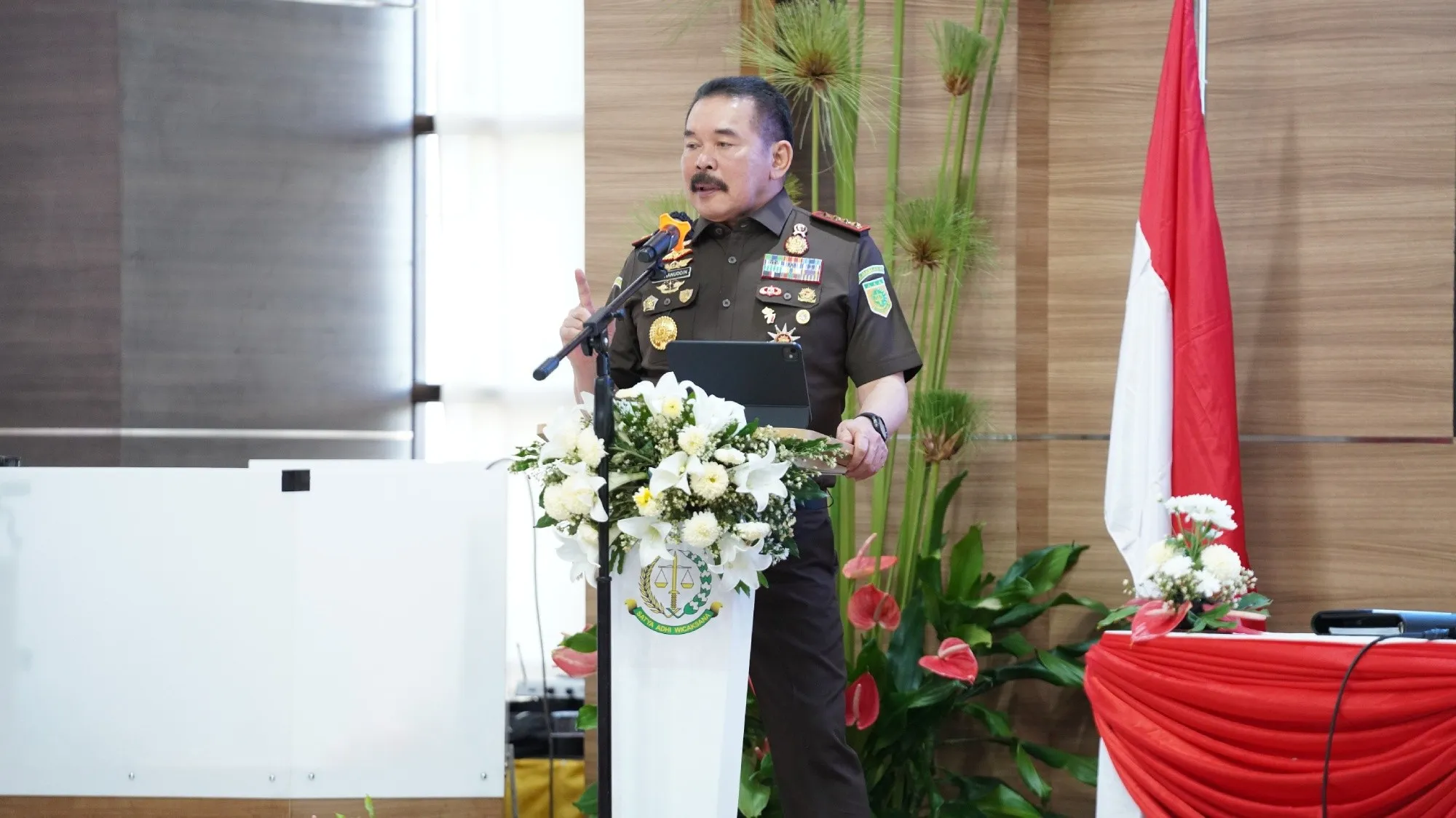 Jaksa Agung RI, ST Burhanuddin memberikan pengarahan kepada jajaran Kejati Sulut saat kunjungan kerja dua harinya