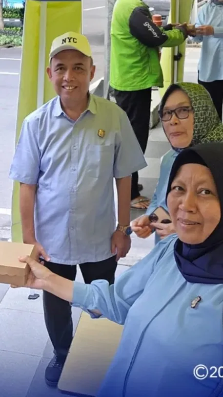 JPN Kejati Jatim Tebar Kebaikan di Bulan Ramadan dengan Berbagi Takjil